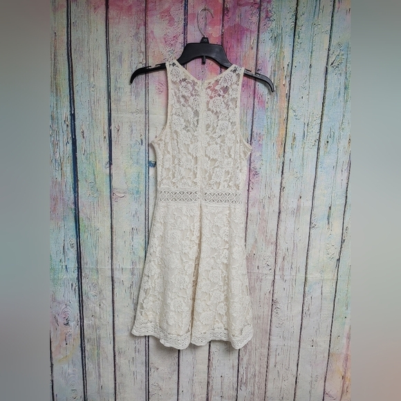 Rebellion medium lace dress - Picture 7 of 7